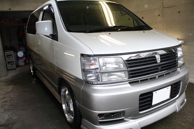 エルグランドに水垢除去＆ガラスコーティング(スタンダード)