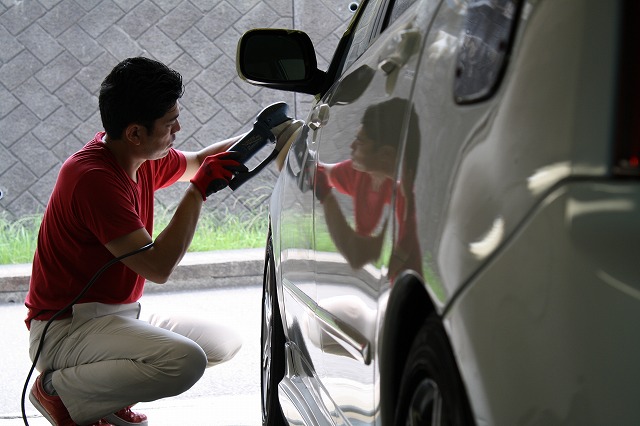 エルグランドに水垢除去＆ガラスコーティング(スタンダード)