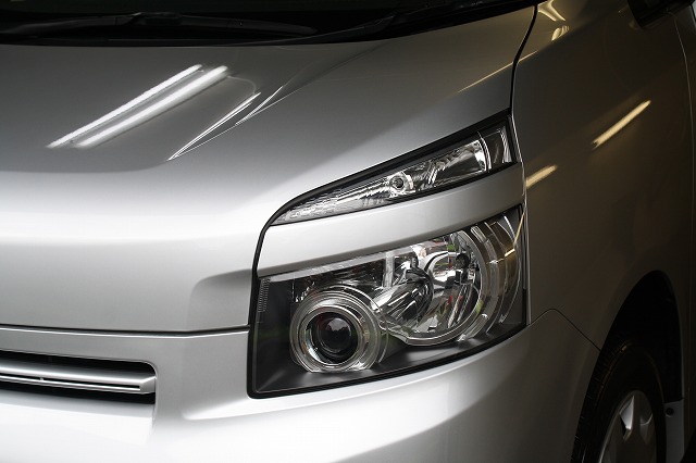 マツダアクセラにガラスコーティング(プレミアム)