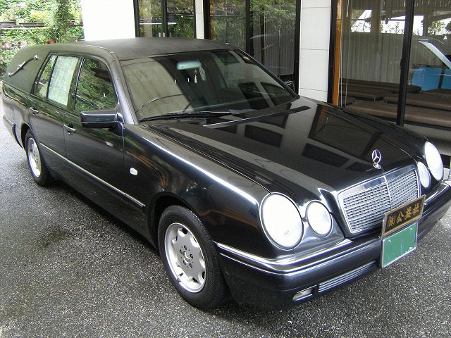 霊柩車にガラスコーティング(スタンダード)