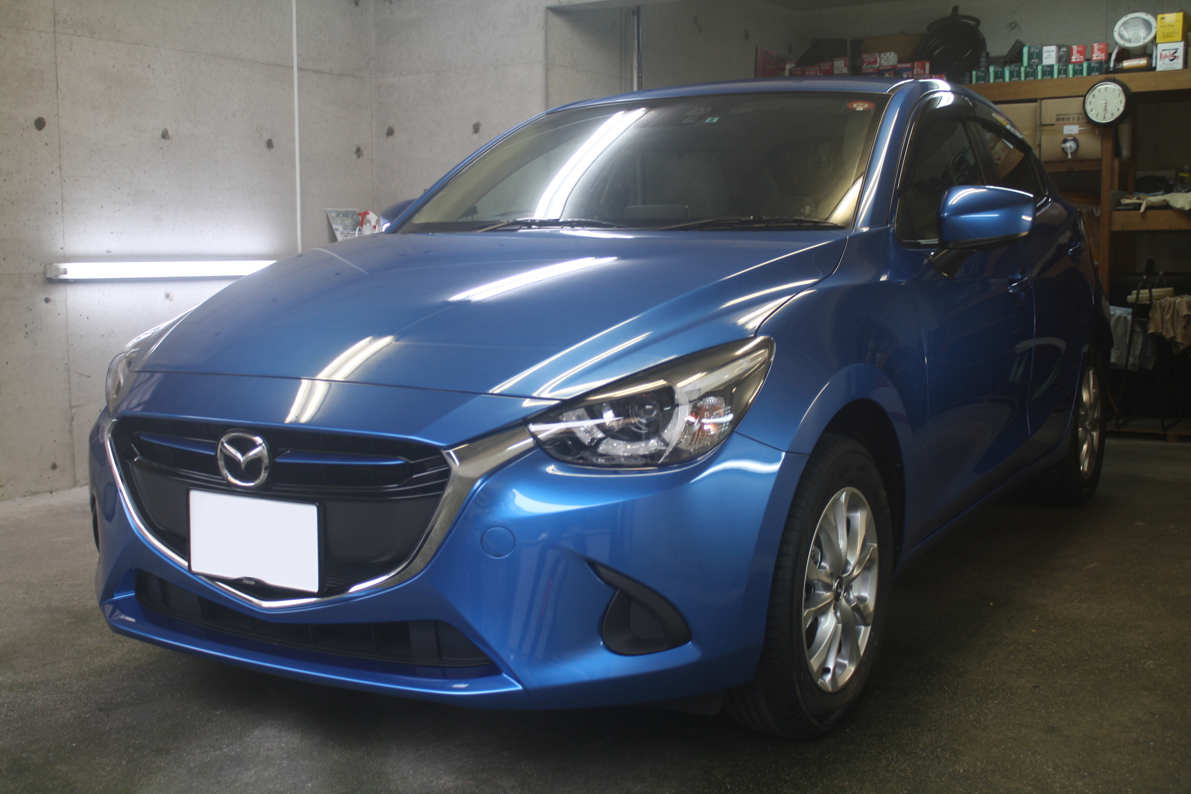 フィットにガラスコーティングプレミアムです。