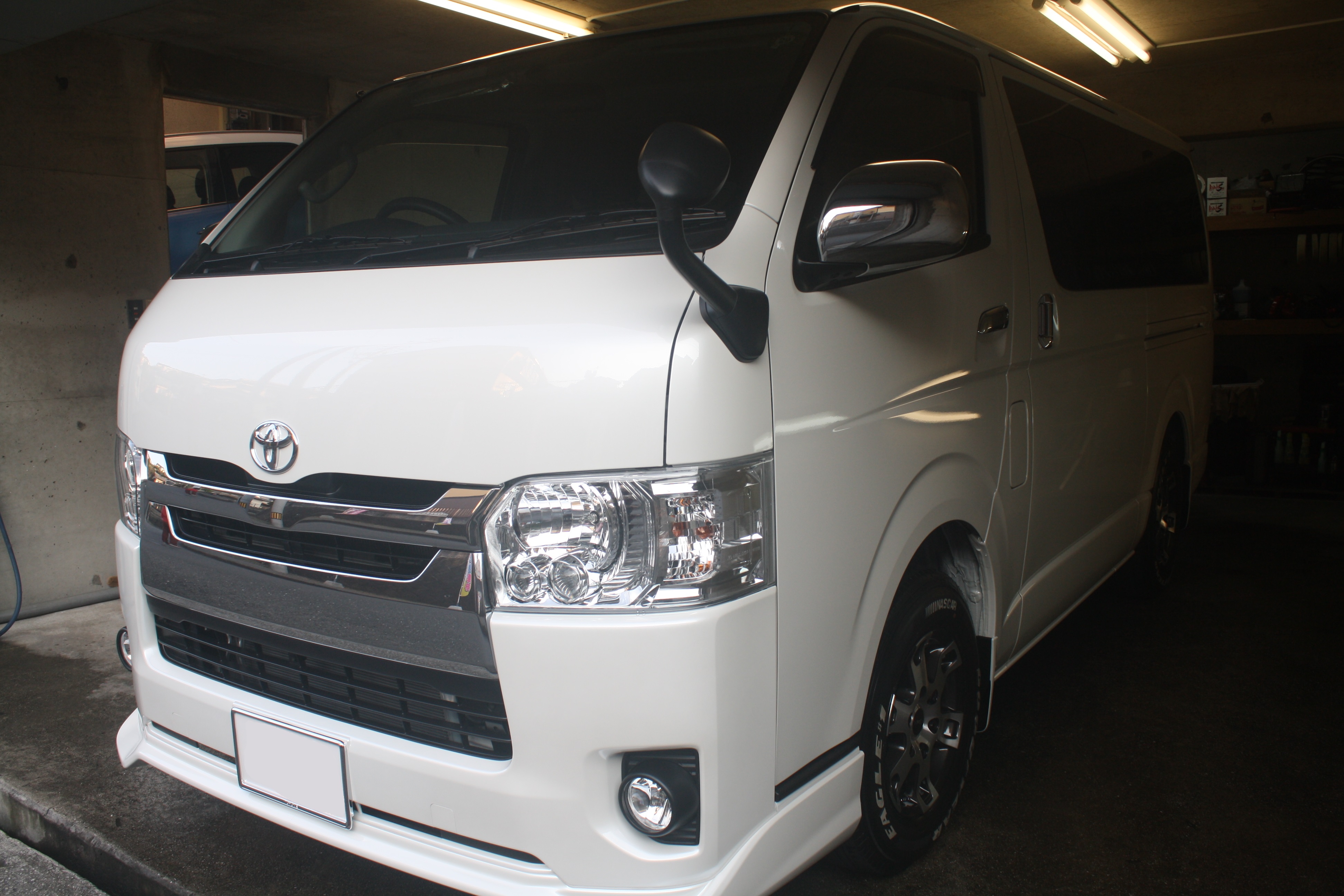 ハイエースにガラスコーティングスタンダード